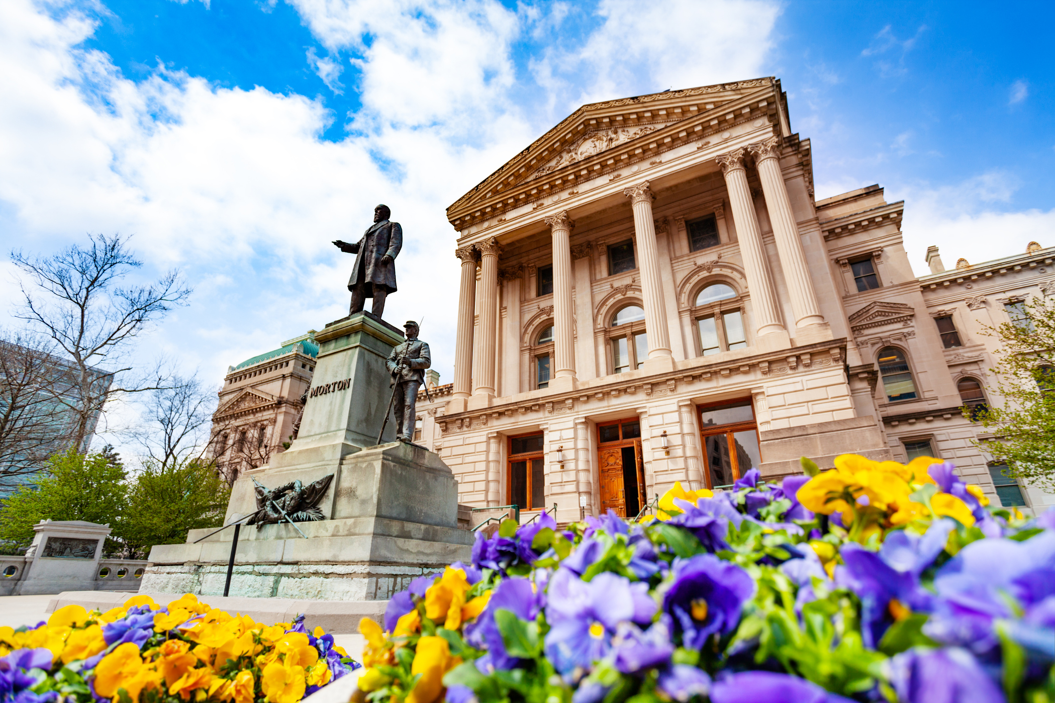 Photo of Indiana State Capitol building.